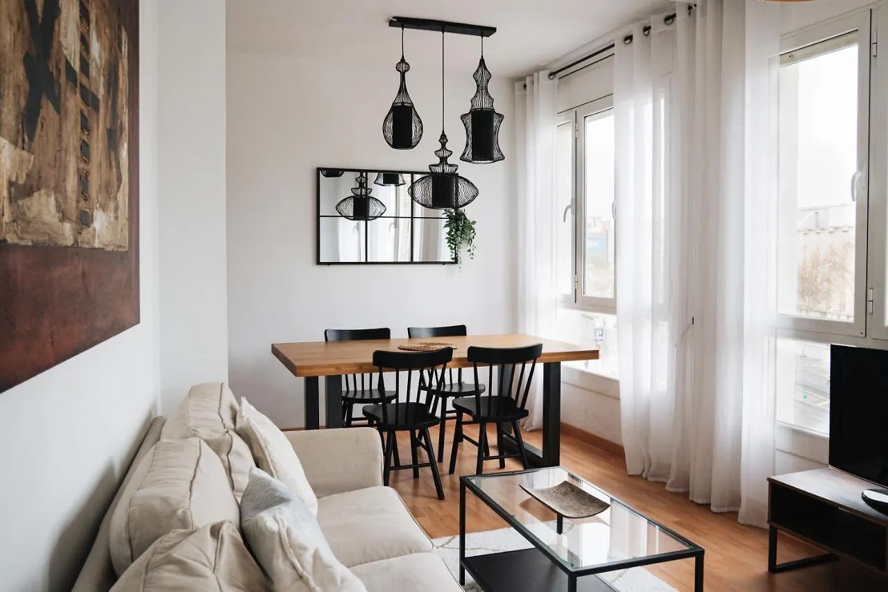 Sunny And Modern Apartment Ideal For Groups 바르셀로나 0*,  스페인