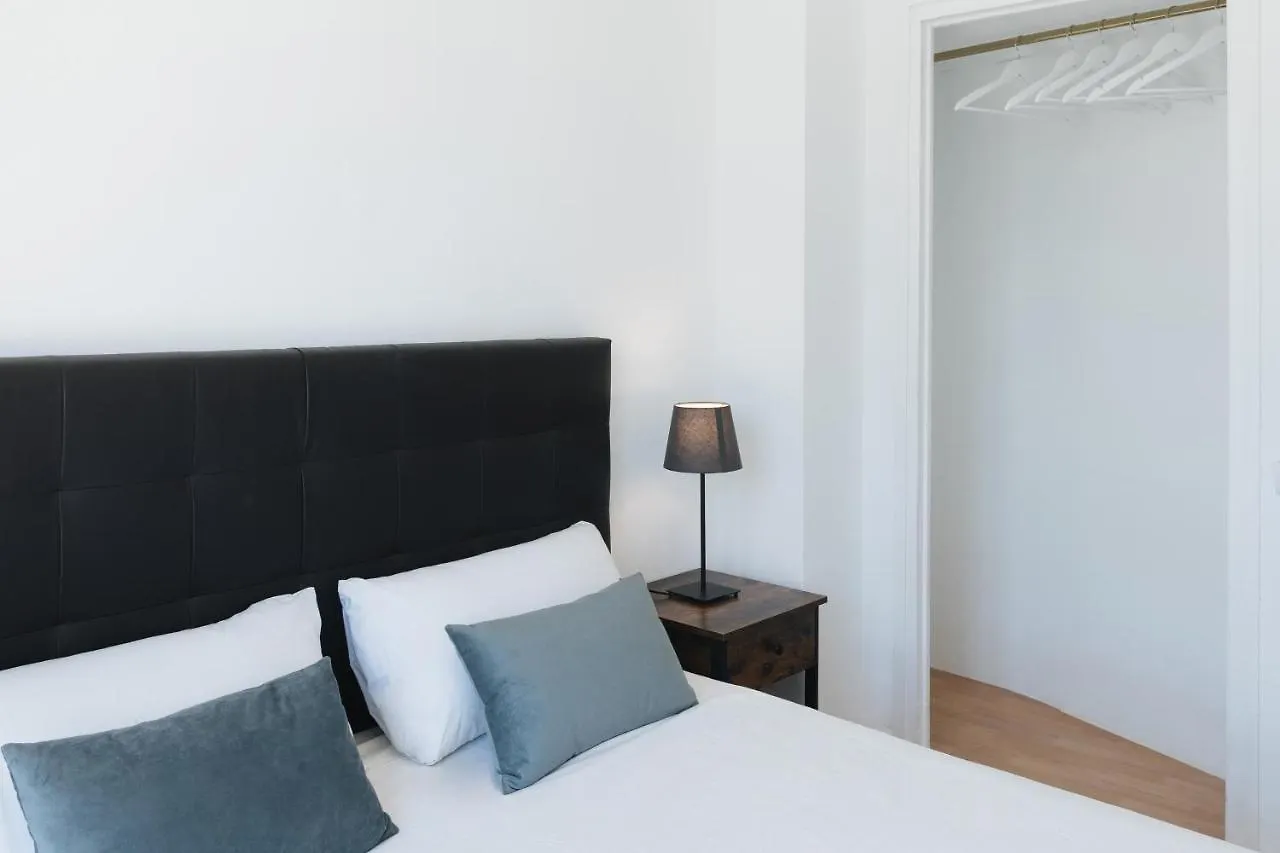 Sunny And Modern Apartment Ideal For Groups Barcellona
