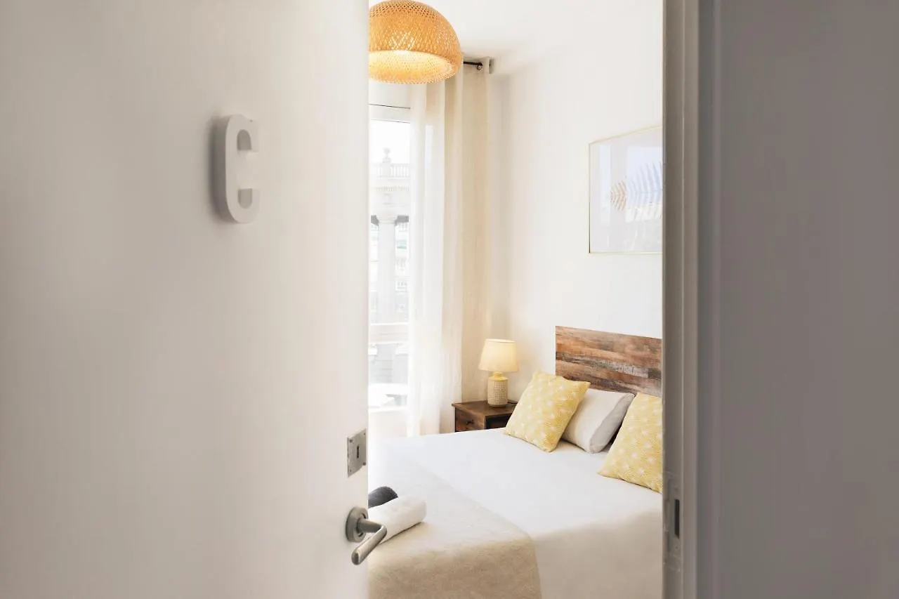 Sunny And Modern Apartment Ideal For Groups Barcellona