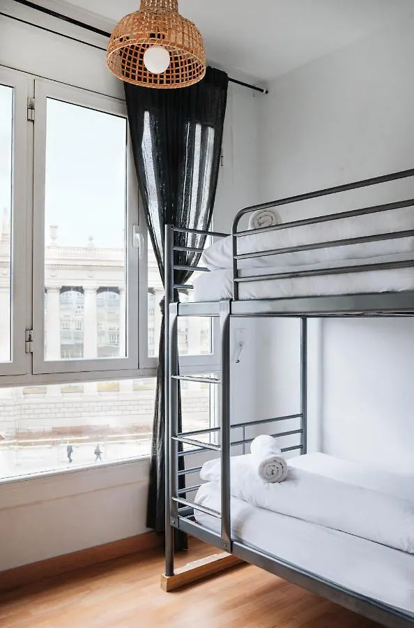 Sunny And Modern Apartment Ideal For Groups Barcellona