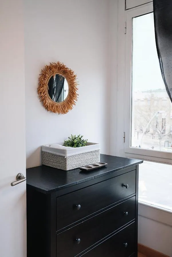 Sunny And Modern Apartment Ideal For Groups Barcellona
