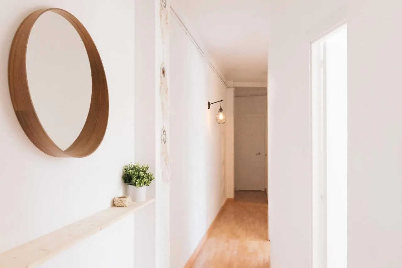 Sunny And Modern Apartment Ideal For Groups 바르셀로나