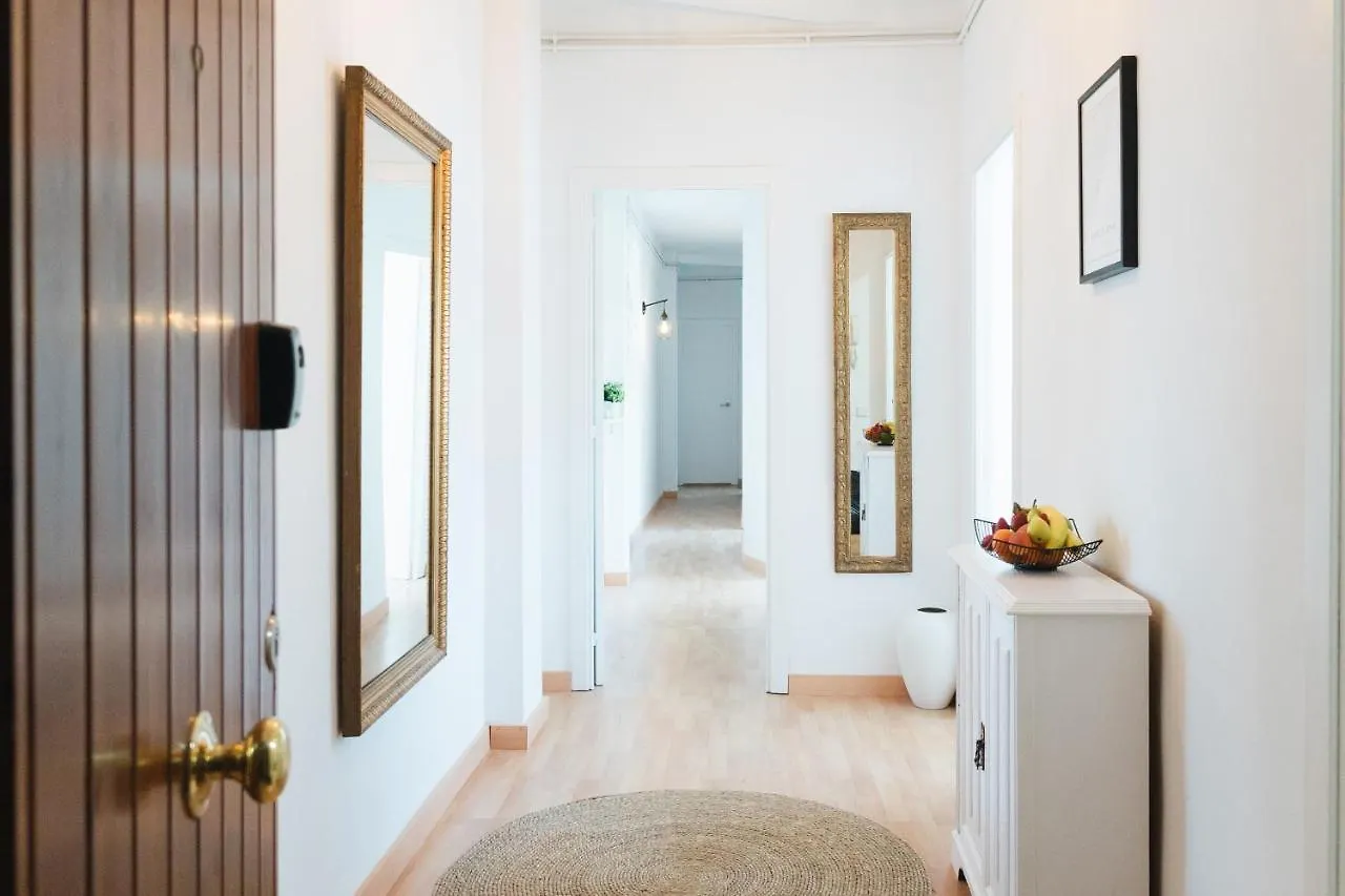 Sunny And Modern Apartment Ideal For Groups 바르셀로나