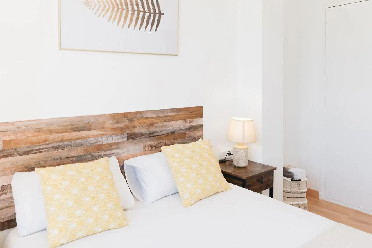 Sunny And Modern Apartment Ideal For Groups 바르셀로나