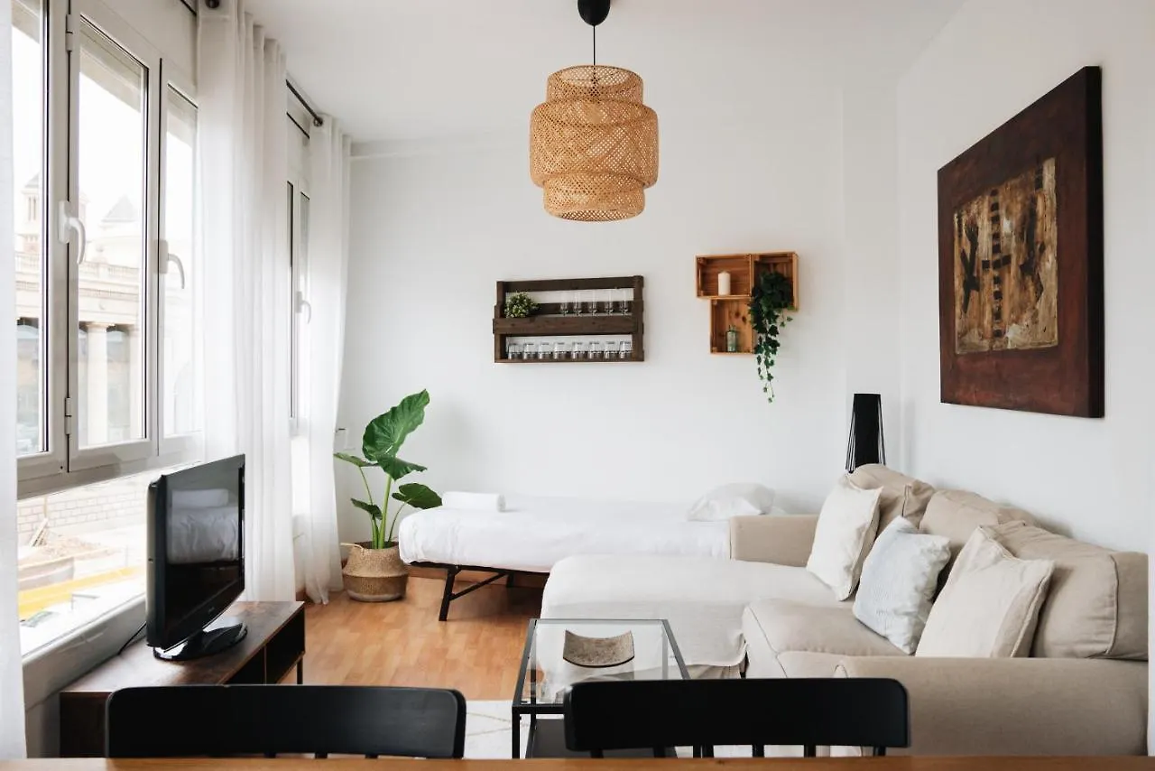 Sunny And Modern Apartment Ideal For Groups 바르셀로나